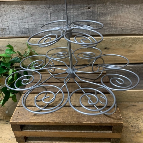 CTG 3-Tier Metal Cupcake Stand - Picture 4 of 9